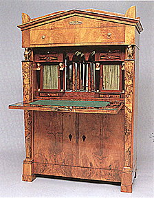 A fine Biedermeier secretary from the 19th century.